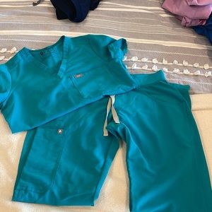 Figs, Catarina top, and kade pants with pocket, size XXS